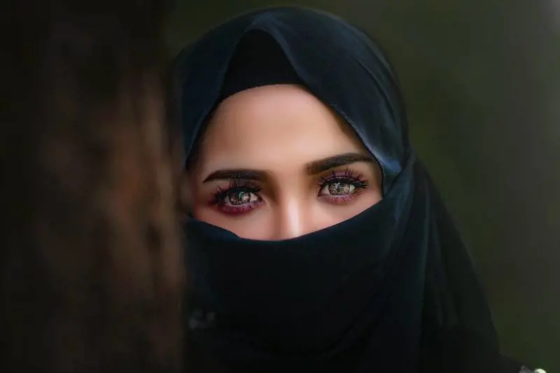 “No all’hijab nelle partite di calcio”. La Francia si oppone al velo islamico