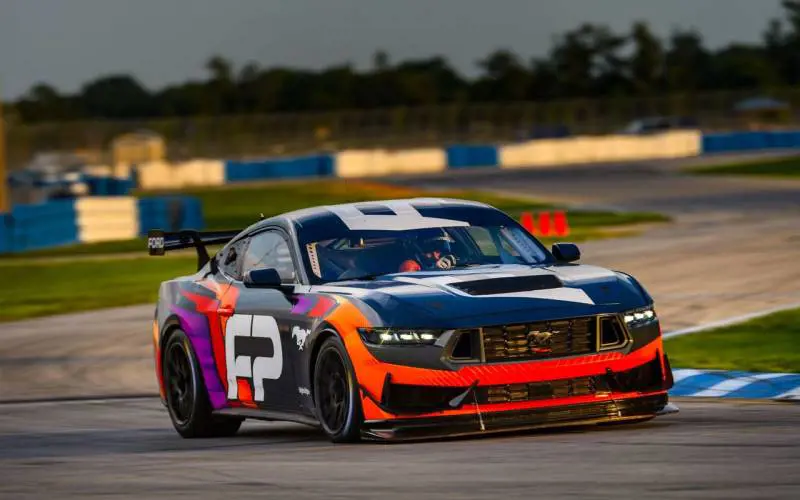 Ford Mustang GT4, la nuova supercar da competizione debutta tra i cordoli di SPA