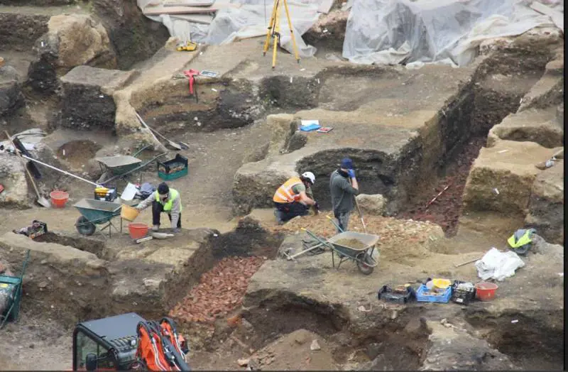 "Incredibile, un condominio sulla città romana"