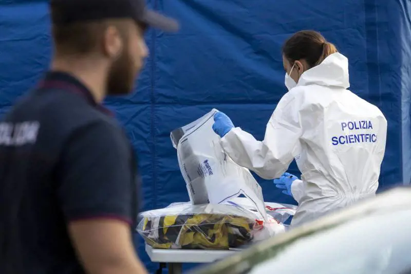 "Grondava sangue", cadavere di una 17enne abbandonato in un carrello della spesa a Roma