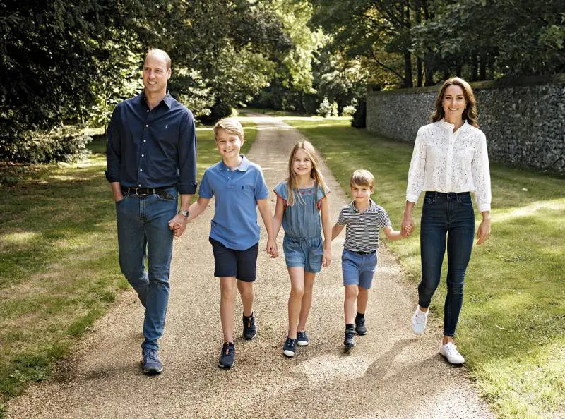 La scuola in cui studiano i Re: George visita Eton con William e Kate