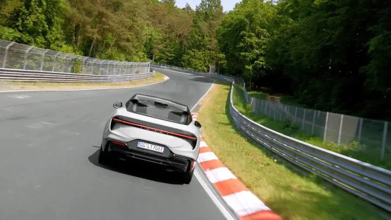 Pirelli presenta gli pneumatici per la Lotus Eletre
