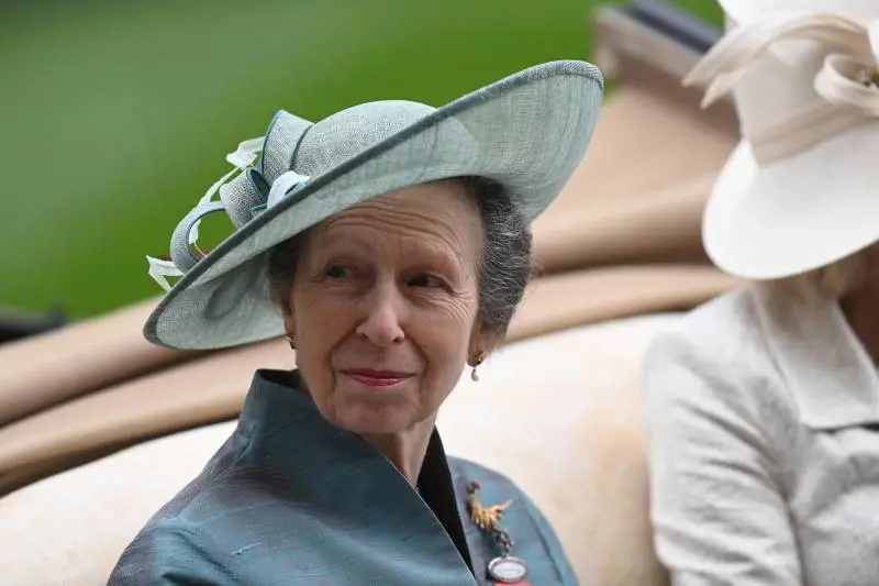 “Non sei la Regina”. L’affondo choc della principessa Anna contro Camilla