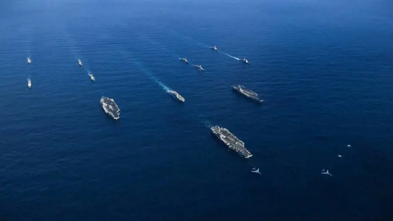 Scontro a tre nei mari del Pacifico: cosa succede in Asia