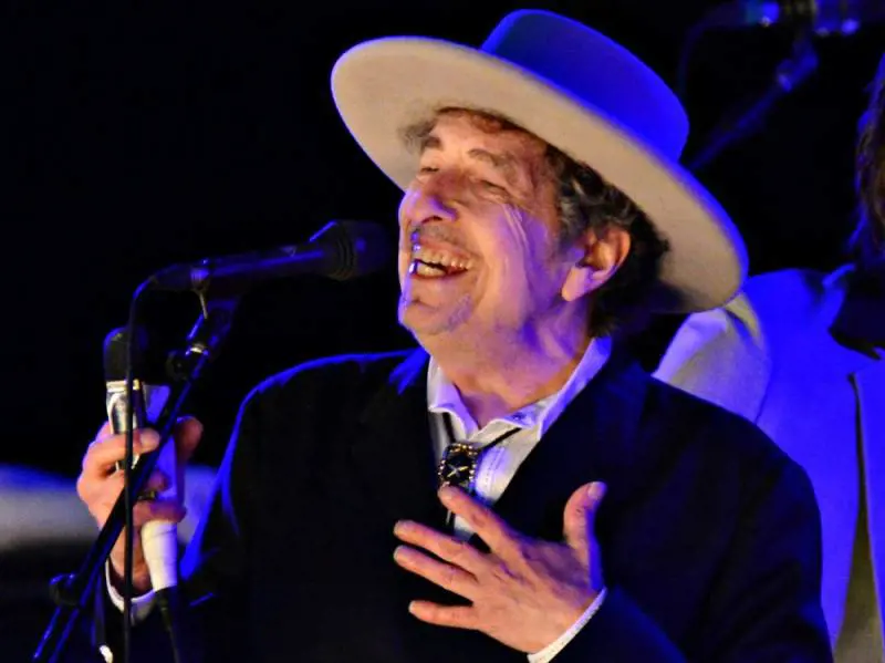 Il ritorno di Bob Dylan cellulari "sotto chiave"