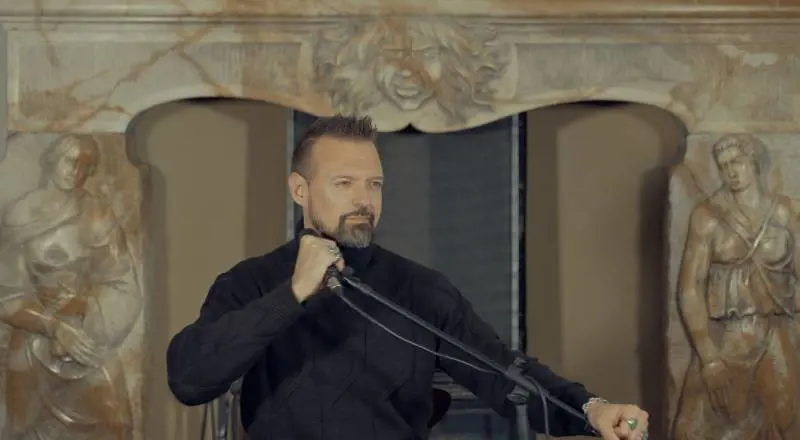 "Canto il richiamo costante e infinito della nostra terra"