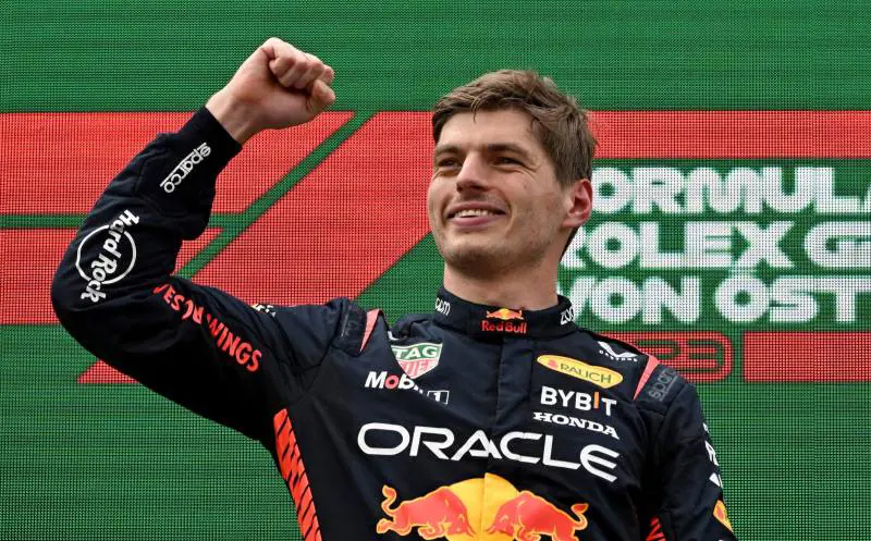 Basta iperboli sul talento di Max. Ricordate Vettel? Lasci Red Bull e venga in Ferrari