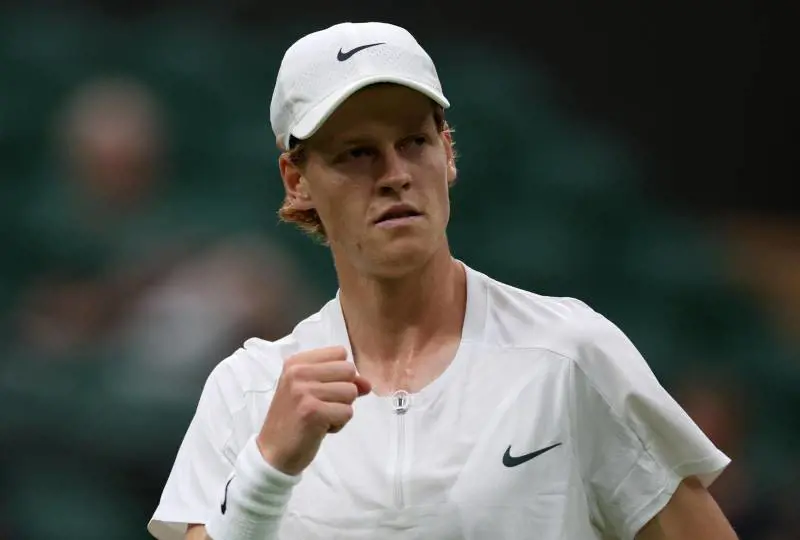 Wimbledon, Sinner vola al 3° turno. La pioggia ferma ancora Berrettini e Sonego