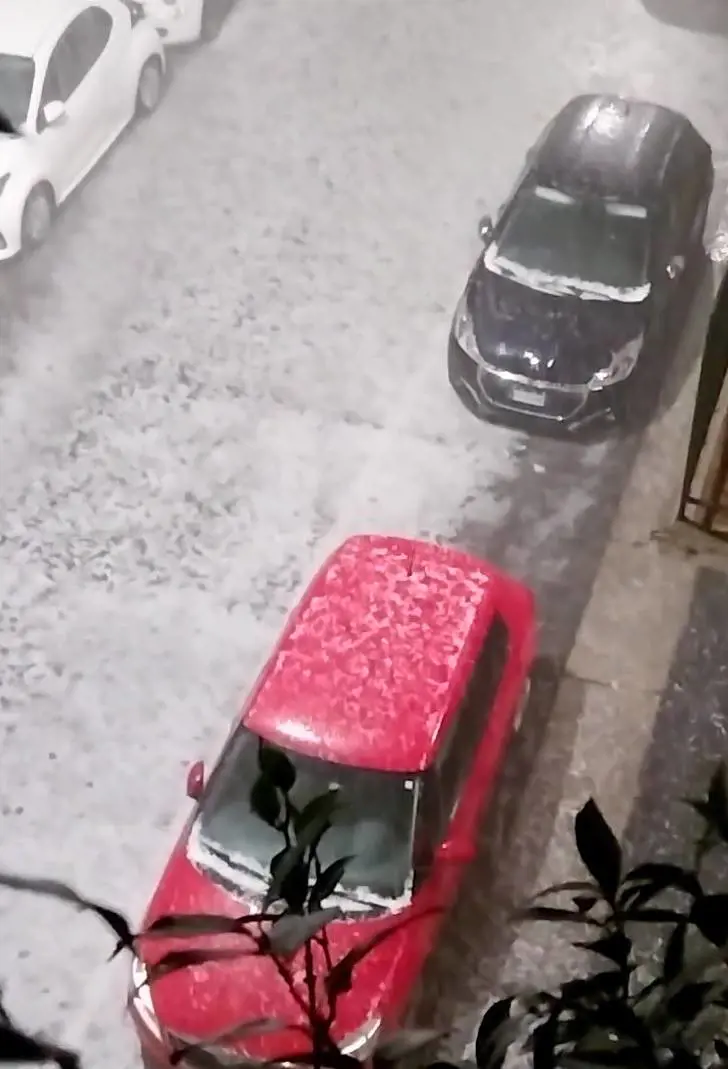 Caldo record e nubifragi, l'Italia è divisa in due. Strade allagate a Como e voli dirottati a Bergamo