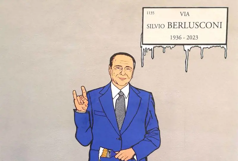 "A chi è servito?". Così l'autore dei murales del Cav smonta i radical chic