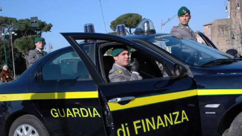 Truffe allo Stato e riciclaggio, intascati i fondi per le Pmi