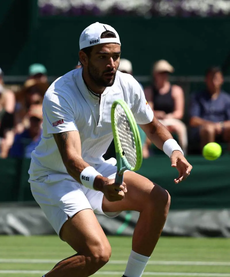 Wimbledon, un super Berrettini domina De Minaur e vola al terzo turno