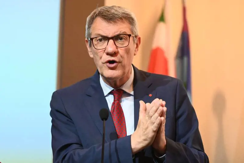 Licenziamenti, paghe ridicole e ipocrisie: scandalo Cgil