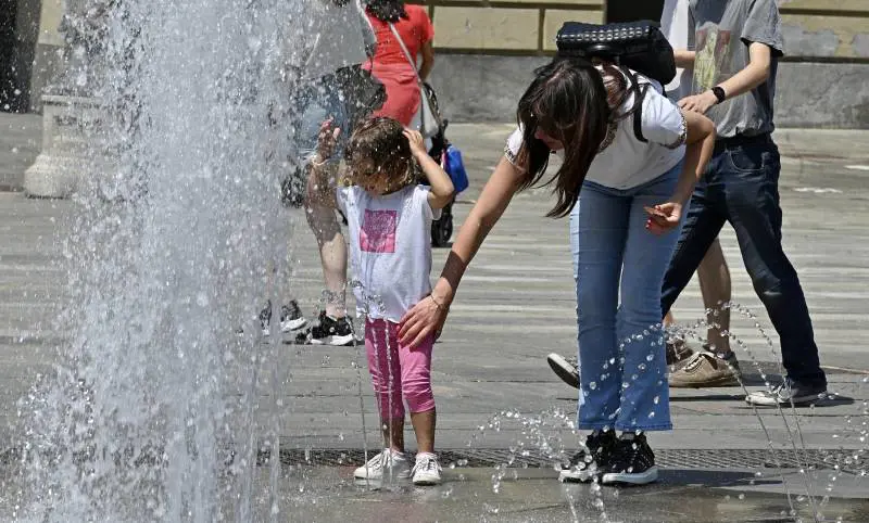 L'afa ti tiene sveglio? Ecco i trucchi per riuscire a dormire