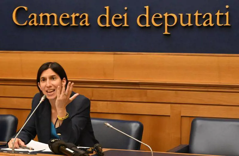 La Schlein si inventa la guerra all'autonomia per evitare De Luca