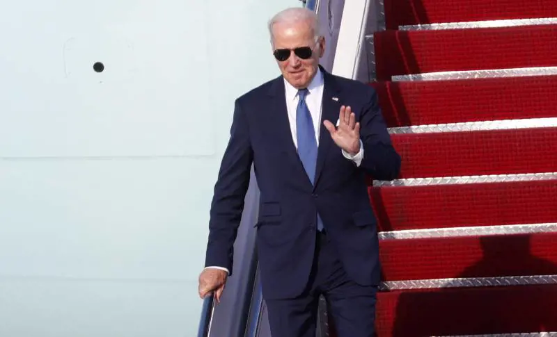 La gaffe di Biden con Carlo III: ecco perché ha infranto il protocollo reale