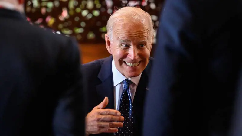 "La gente non è pronta": la strana storia del mago dietro alla voce fake di Biden
