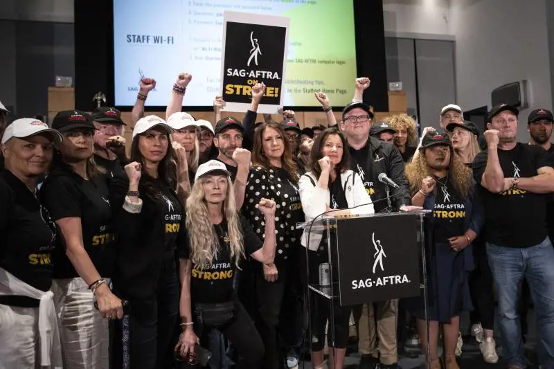 Sciopero a Hollywood: star e autori spengono la fabbrica dei sogni
