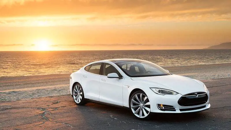 Auto elettrica: quali accortezze prendere per l’estate?
