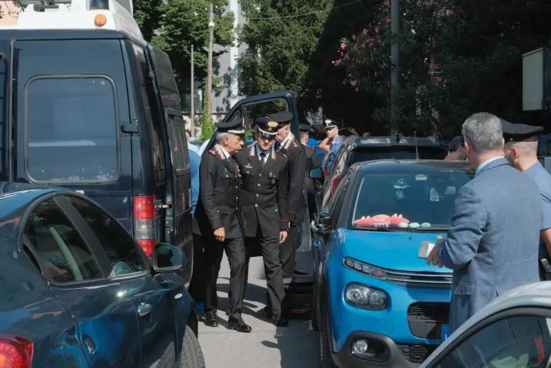 Stalker investe carabiniere, il collega gli spara e lo uccide