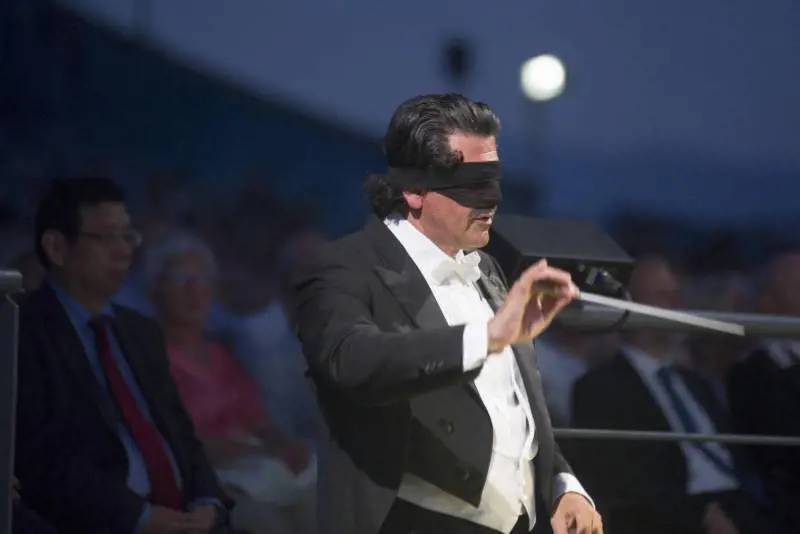 Dopo la Boheme "rossa" arriva la purga: così hanno silurato il maestro Veronesi