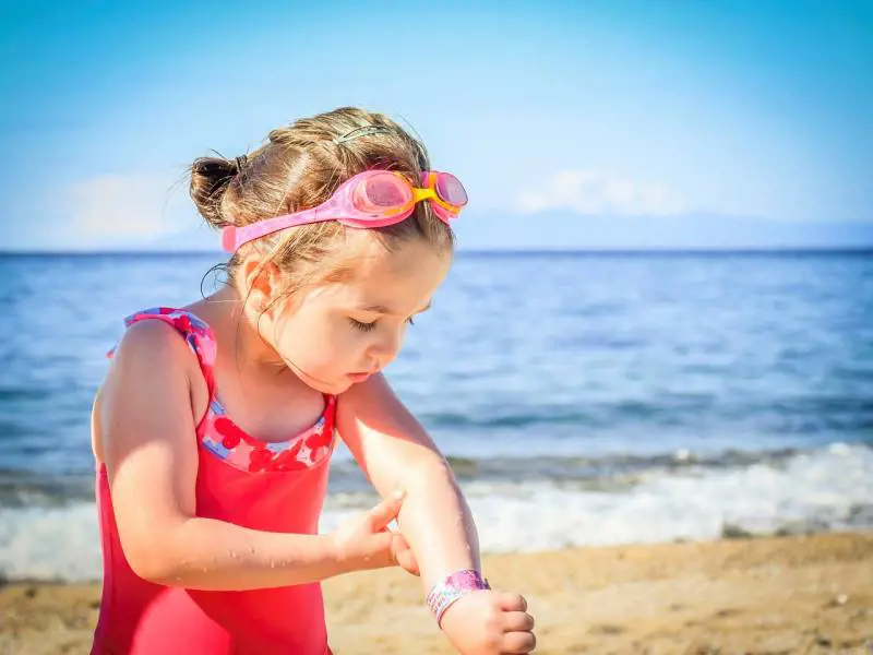 Bambini e afa, il decalogo intelligente per proteggerli in maniera divertente