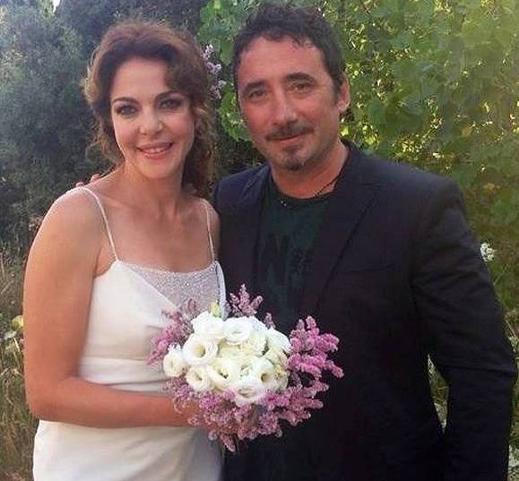 Claudia e Federico sul set di un film, dove hanno inscenato finte nozze, 2014