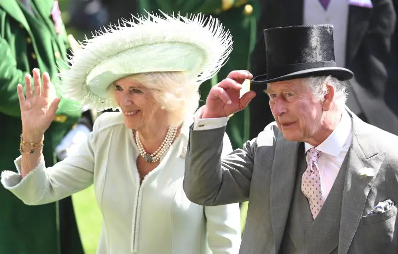 “Tre camere diverse”. L’inusuale abitudine di Carlo e Camilla