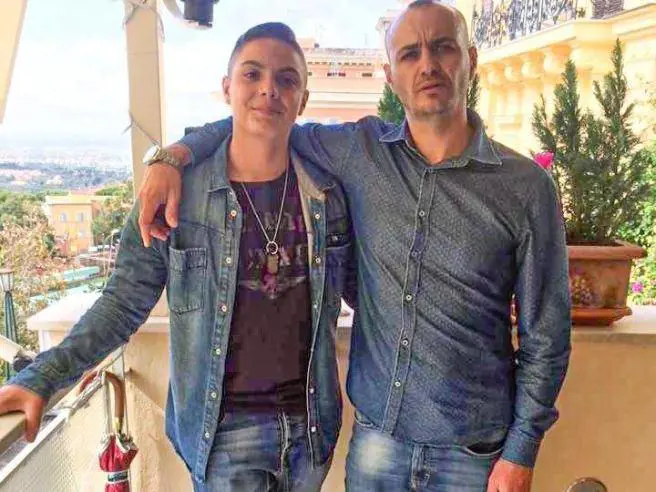 Thomas ammazzato per uno scambio di persona. Arrestati padre e figlio: "A sparare fu il giovane"