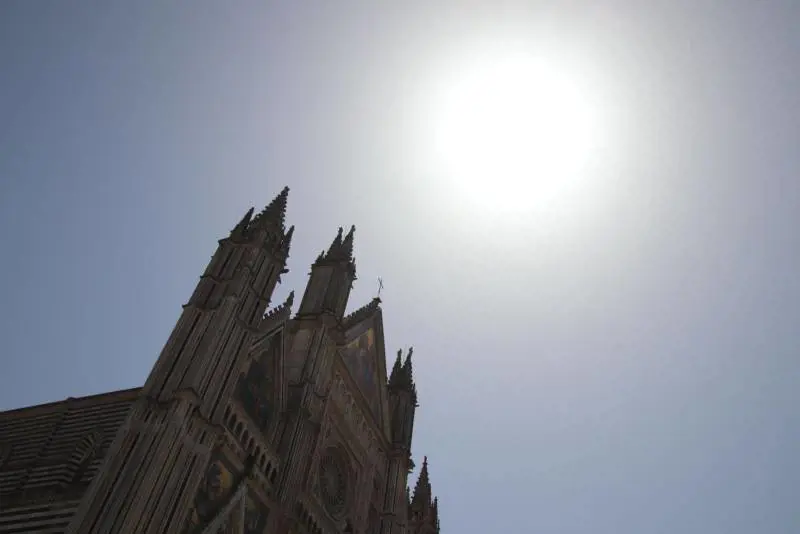 L'ultima clava della sinistra che accusa i "negazionisti"