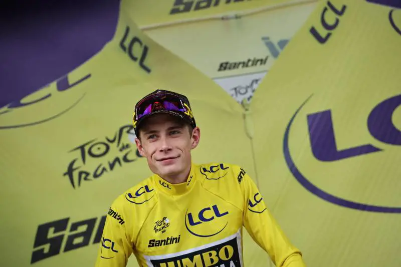 Vingegaard vola nella crono: Tour blindato