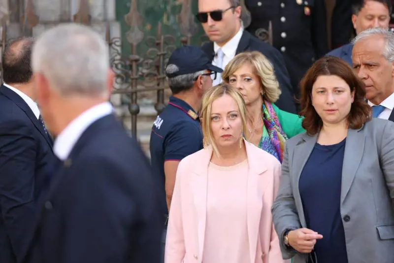 "Cammino a testa alta e non scappo mai". La lezione della Meloni ai bulli dell'antimafia