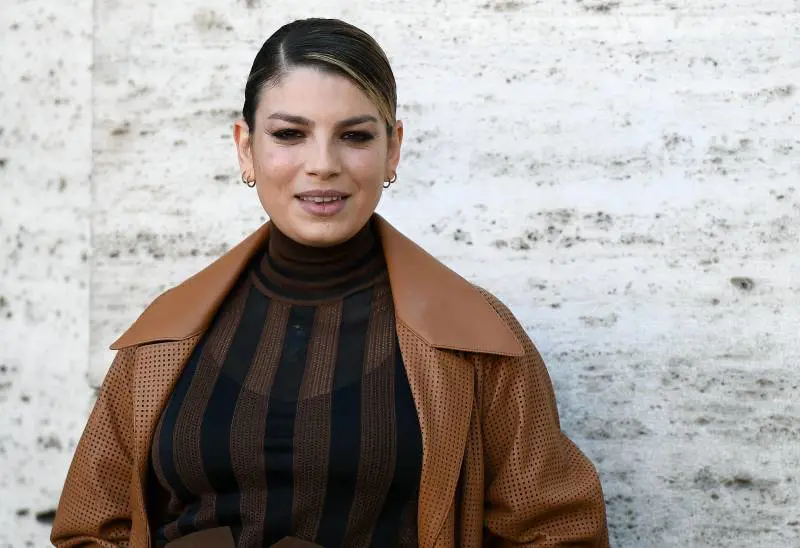 "Spacca il palco per il peso", "Fai schifo". Emma sbotta contro una follower