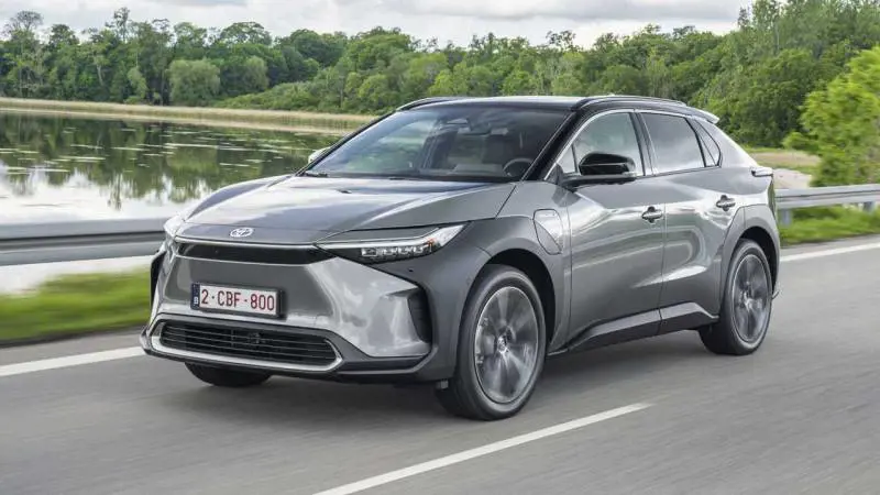 Toyota studia nuove batterie fino a 1200 km di autonomia