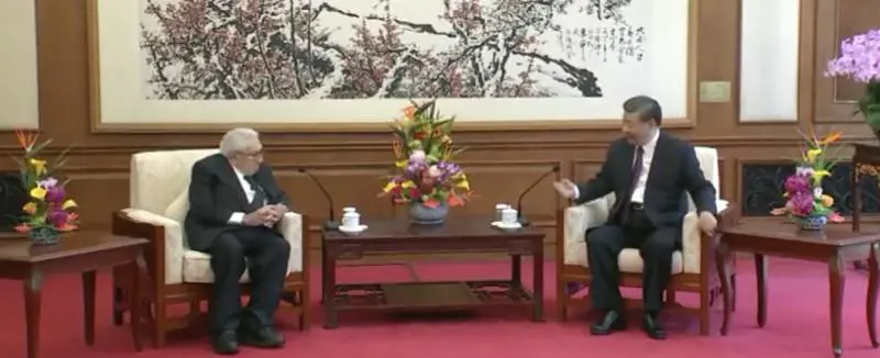"Usa-Cina evitino lo scontro". Kissinger da Xi a Pechino: cosa svela il suo viaggio