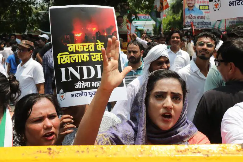 Donne violentate e fatte sfilare. Modi: "Disonore"
