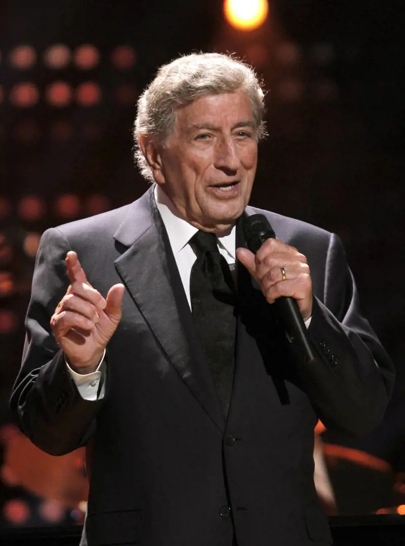 Addio a Tony Bennett, l'ultimo crooner. Da Gaga a Bublé la sua voce fece innamorare il mondo