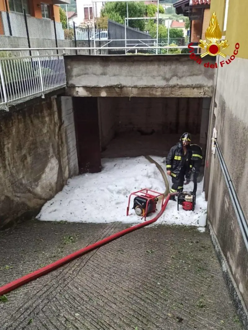 Maltempo in Lombardia, è ancora allerta. Gli interventi anche nella notte
