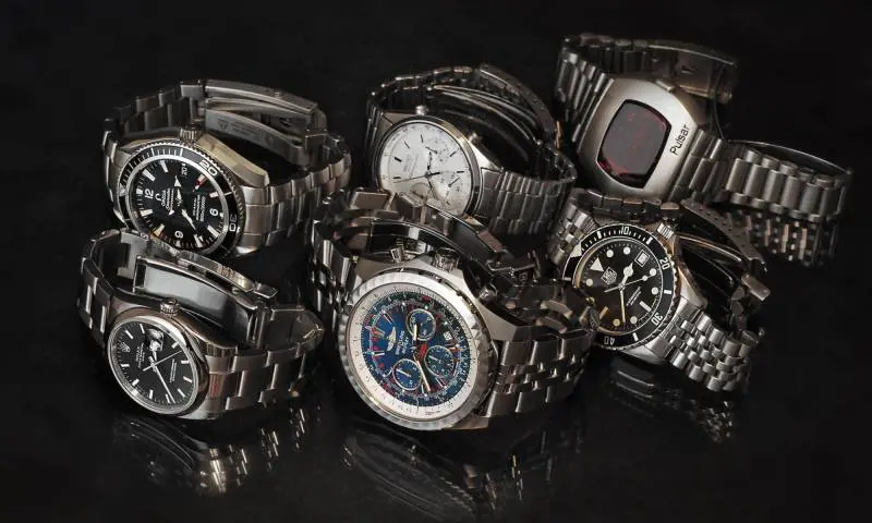Orologi uomo: da Casio a Tommy, 5 modelli eleganti da regalare