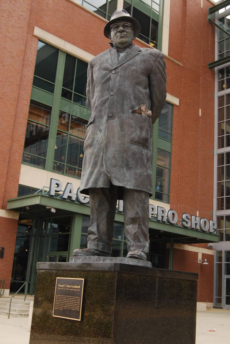 Vince Lombardi statue Wikimedia