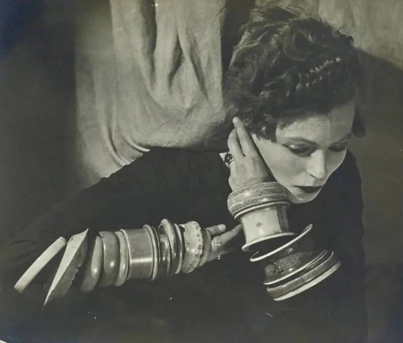 Il mito di Nancy Cunard. Poetessa, snob e ribelle che segnò il mondo con la sua "Parallasse"
