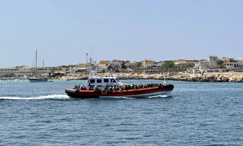 Olbia, scontro tra peschereccio e traghetto: c'è un disperso. Indagate tre persone