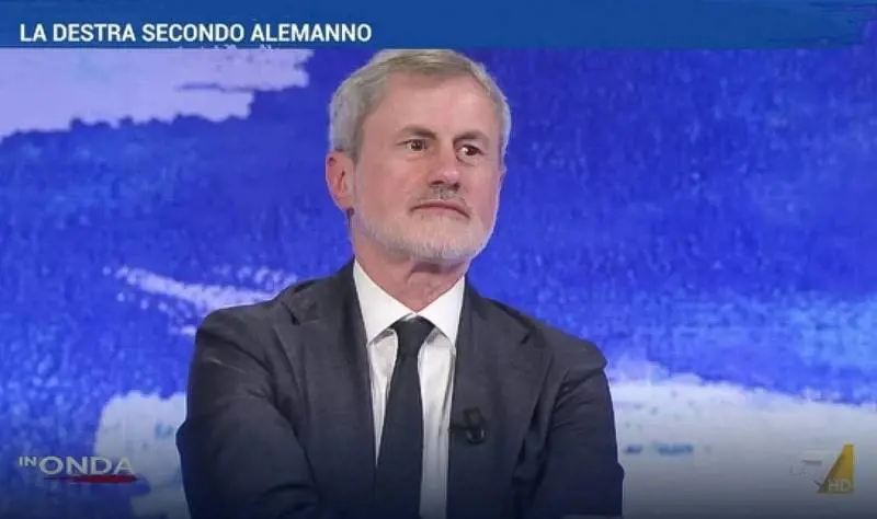 Alemanno vuole lo stop delle armi a Kiev. "Costruiamo una via europea alla pace"