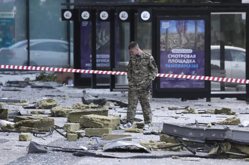 I droni di Kiev su Mosca. Zelensky: "La guerra sta arrivando in Russia"