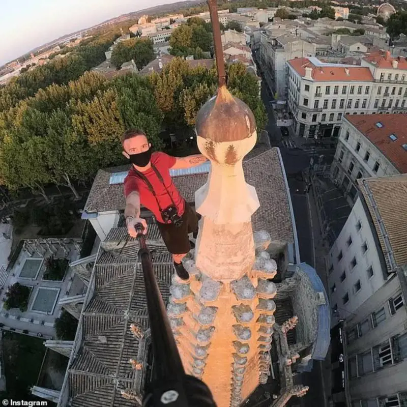 Scala un grattacielo a Hong Kong per un selfie: morto l’acrobata Remi Lucidi