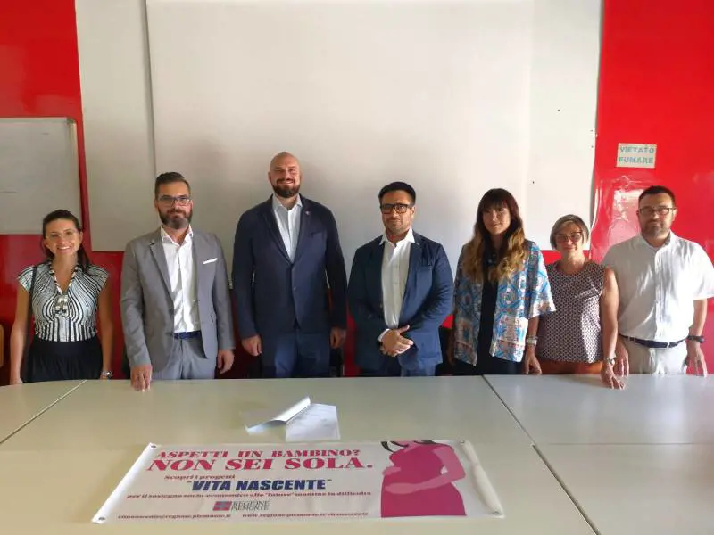 La "stanza d'ascolto" a Torino per donne in gravidanza. L'attacco choc della sinistra