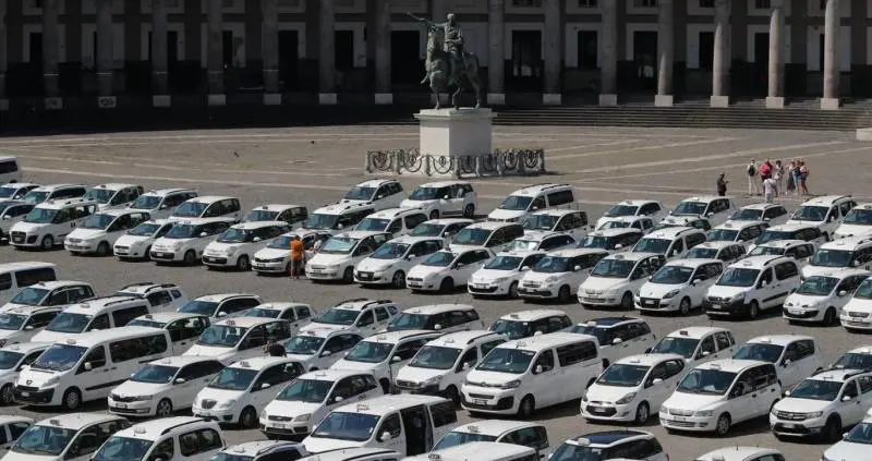 Tassametro, Pos e corse. Taxi nel mirino dell'Antitrust