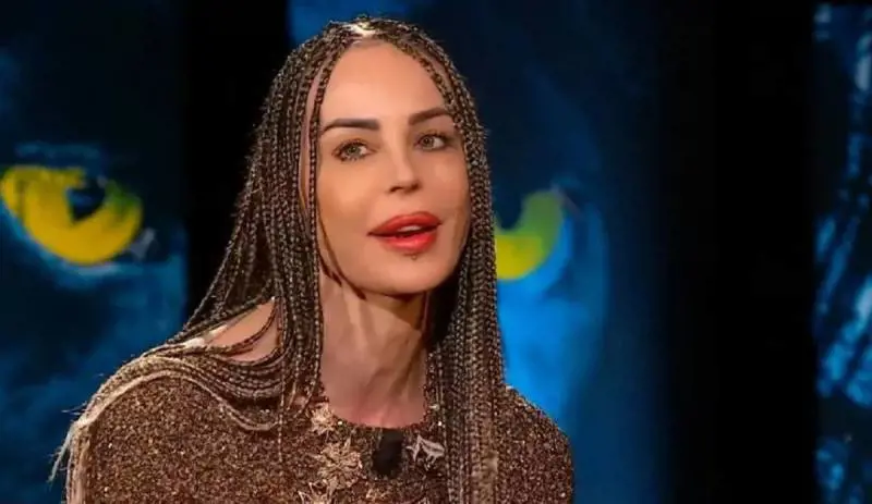 "Ho rischiato di morire, mi hanno asportato un seno...". Il racconto choc di Nina Moric