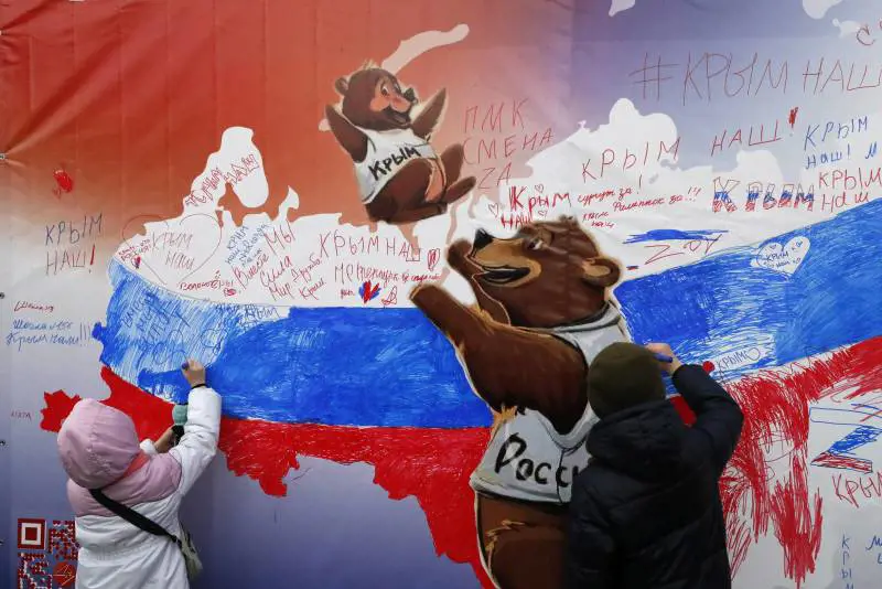 La Russia e il ricatto dei passaporti: il piano di Putin nei territori occupati dell'Ucraina