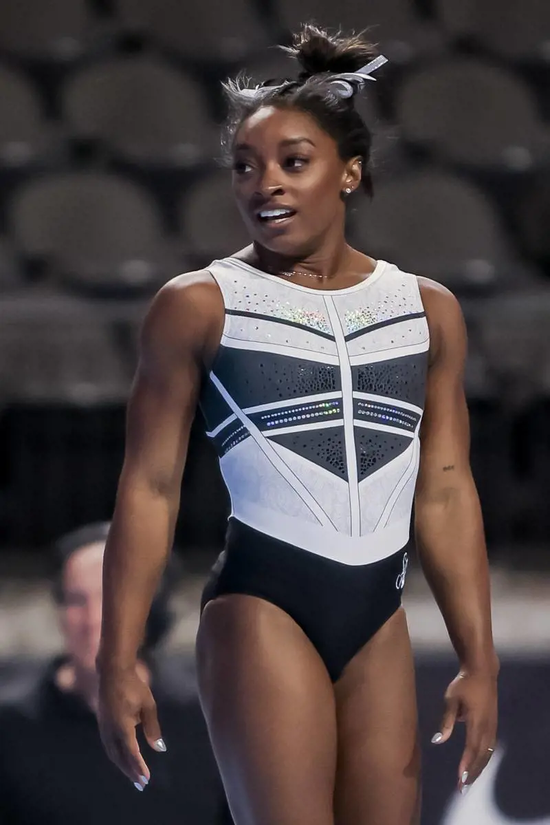 Biles torna in pedana. Il volteggio di Simone più in alto dei "twisties"